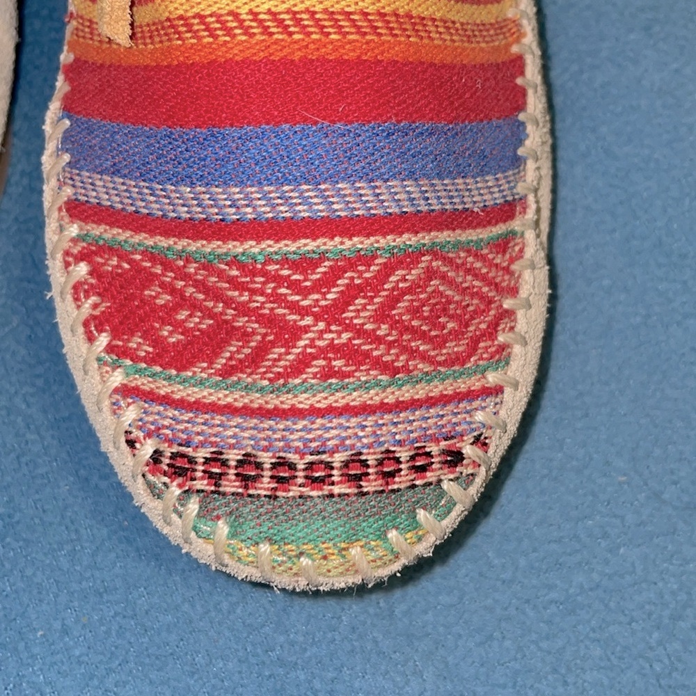 Minnetonka girls’ size 1 moccasins, NWOT - Picture 7 of 8